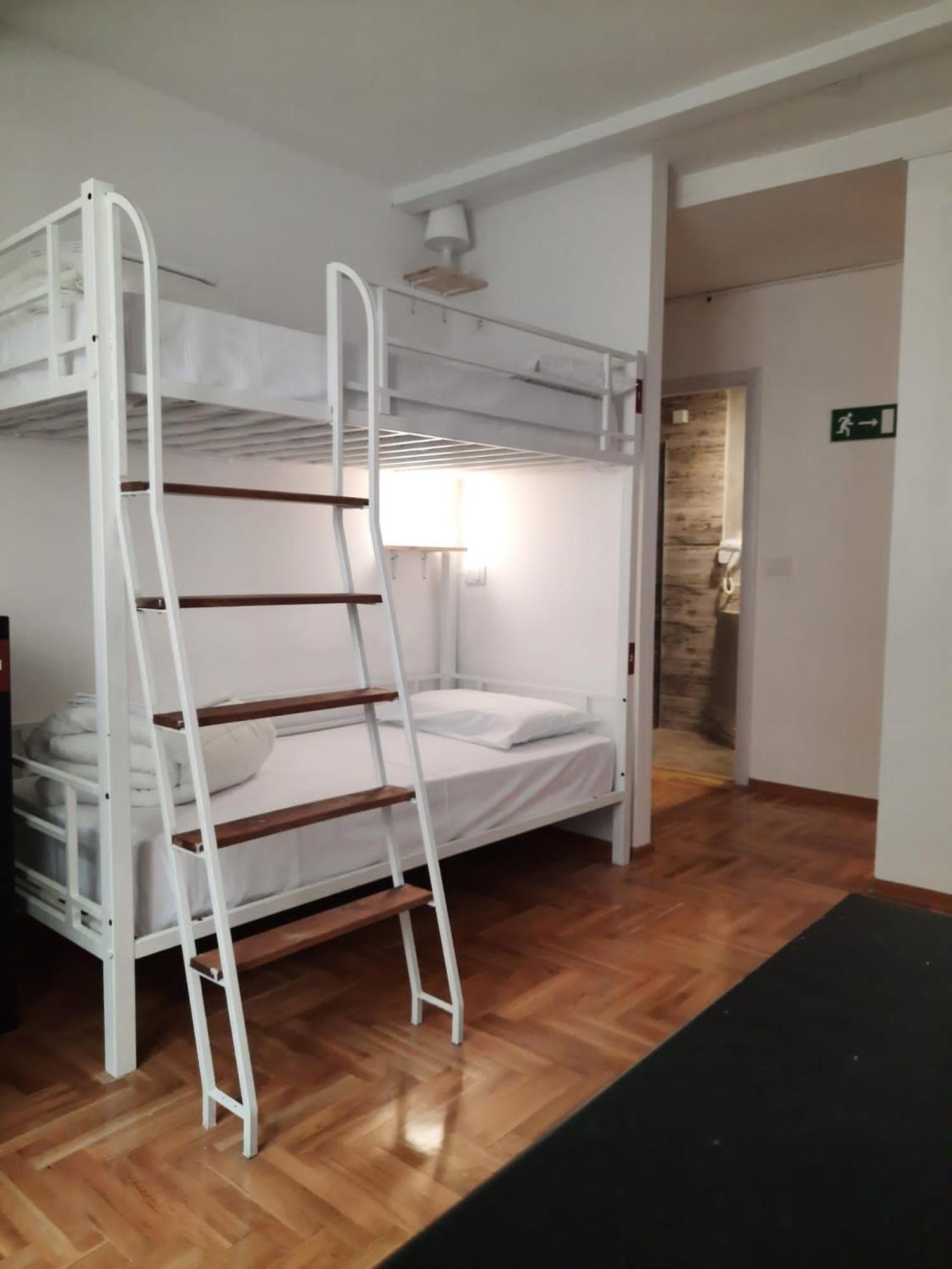 New Generation Hostel Como Lake מראה חיצוני תמונה